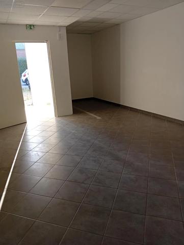 Location - Fonds et/ou murs commerciaux Saint-Ouen-de-Thouberville 27310 2 pièces 145 m 2