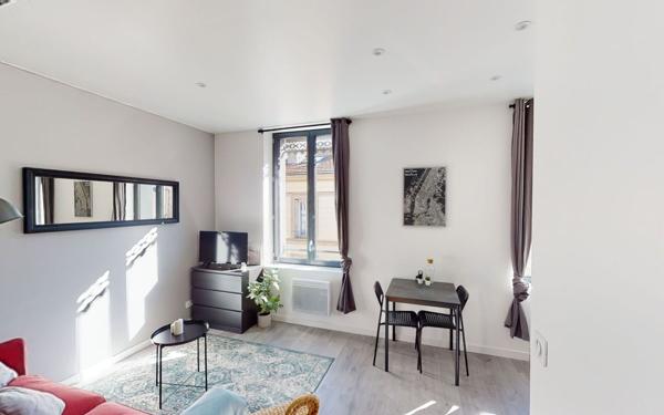 Appartement à louer    1 pièce •  Saint-Étienne