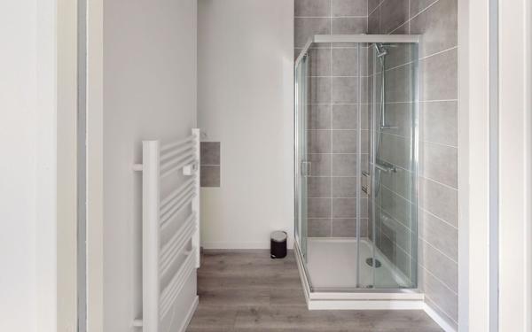 Appartement à louer    1 pièce •  Saint-Étienne