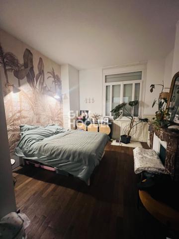 SAINT-HONORE - IMMEUBLE D'ENVIRON 105M²