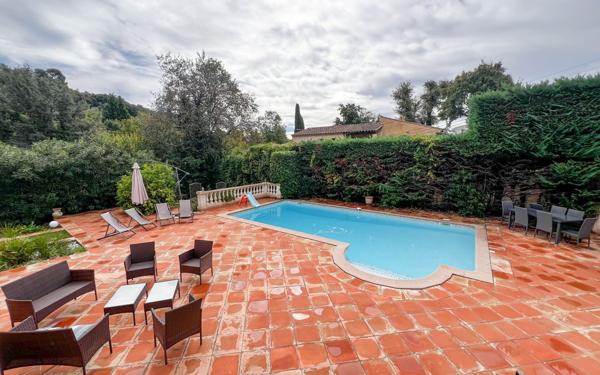 Maison à vendre    6 pièces •  Biot