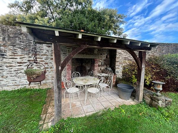 Maison de ville avec terrain et garages Mayenne 7 pièce(s) 182 m2