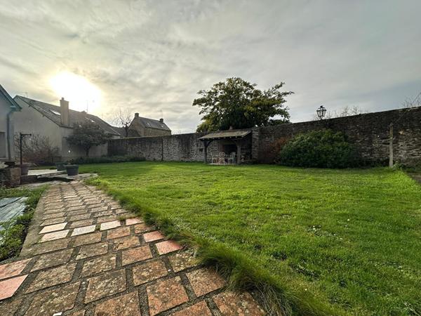 Maison de ville avec terrain et garages Mayenne 7 pièce(s) 182 m2