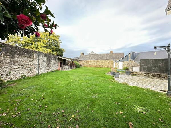Maison de ville avec terrain et garages Mayenne 7 pièce(s) 182 m2