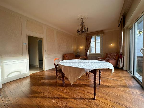 Maison de ville avec terrain et garages Mayenne 7 pièce(s) 182 m2