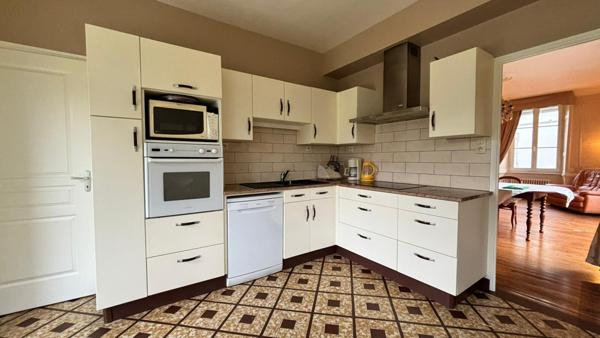 Maison de ville avec terrain et garages Mayenne 7 pièce(s) 182 m2