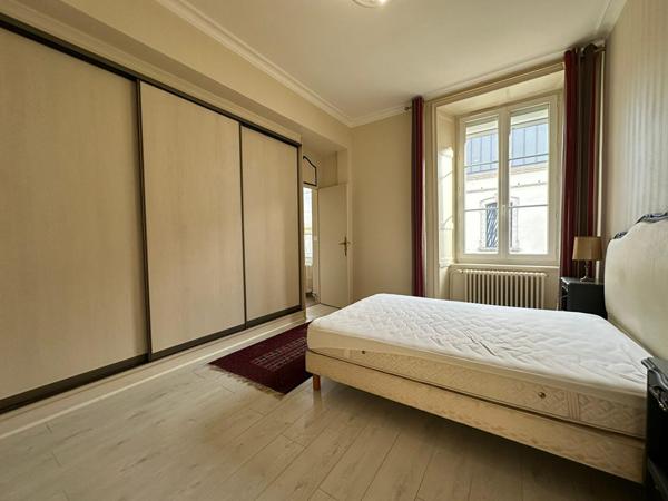 Maison de ville avec terrain et garages Mayenne 7 pièce(s) 182 m2