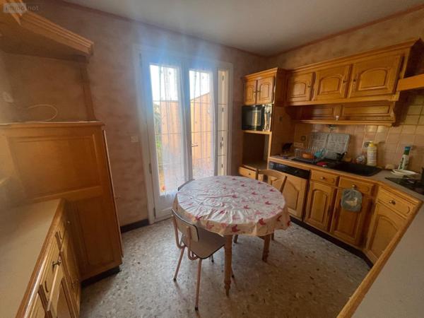 Maison à vendre à Arnage dans la Sarthe (72230), ref : 13816/1170   
BOURG PROCHE COMMODITES