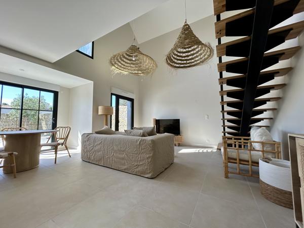 Maison
         4 pièces
        - 107 m² Bien prestige