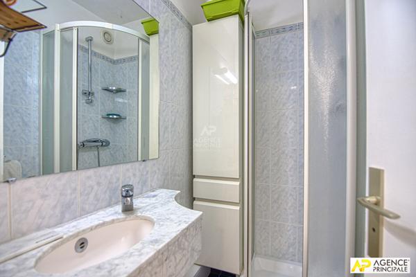 Versailles Clagny Labruyère - Appartement 4 pièces 89 M² rez de-jardin avec cave et place de parking en sous-sol €650 000 ** - Référence 25816