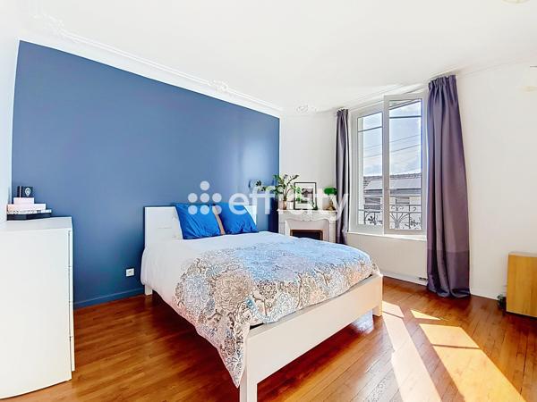 Maison
         8 pièces
        - 160 m² Bien prestige 899 000 € *