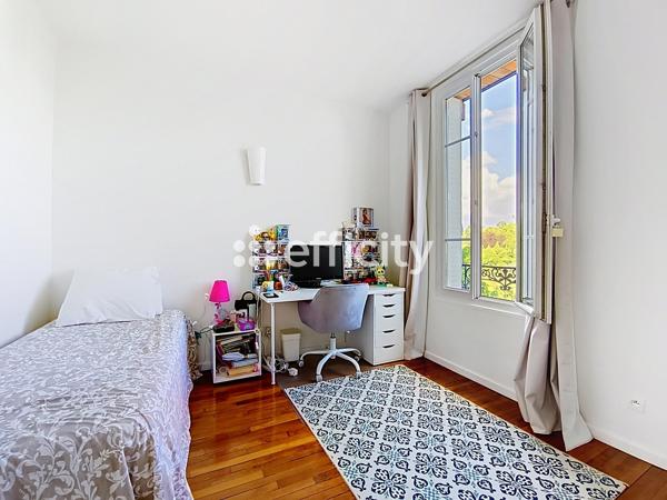 Maison
         8 pièces
        - 160 m² Bien prestige 899 000 € *