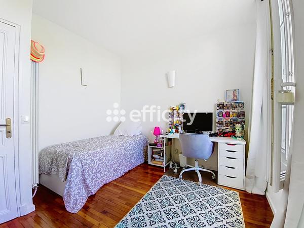 Maison
         8 pièces
        - 160 m² Bien prestige 899 000 € *