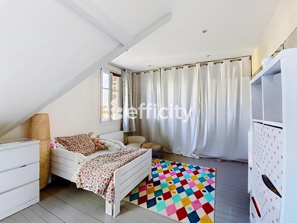 Maison
         8 pièces
        - 160 m² Bien prestige 899 000 € *