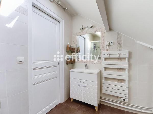 Maison
         8 pièces
        - 160 m² Bien prestige 899 000 € *