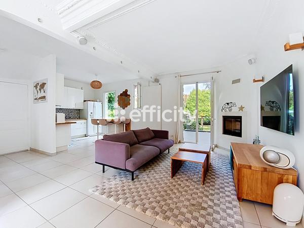 Maison
         8 pièces
        - 160 m² Bien prestige 899 000 € *