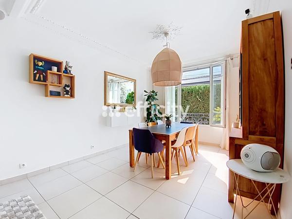Maison
         8 pièces
        - 160 m² Bien prestige 899 000 € *