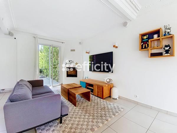 Maison
         8 pièces
        - 160 m² Bien prestige 899 000 € *