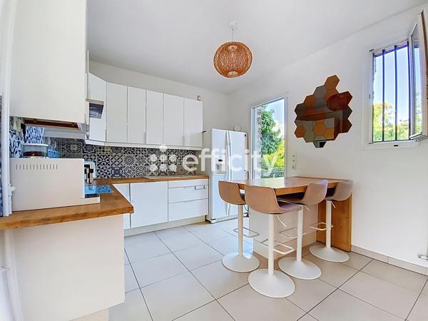 Maison
         8 pièces
        - 160 m² Bien prestige 899 000 € *