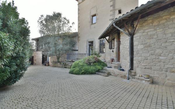 Maison à vendre    6 pièces • 360 m2 Mours-Saint-Eusèbe