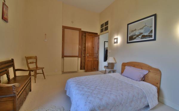 Maison à vendre    6 pièces • 360 m2 Mours-Saint-Eusèbe