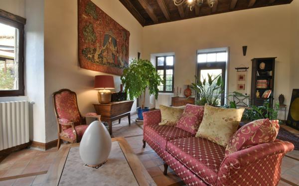 Maison à vendre    6 pièces • 360 m2 Mours-Saint-Eusèbe