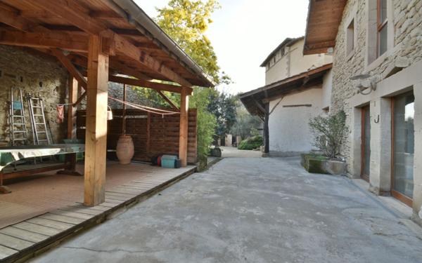 Maison à vendre    6 pièces • 360 m2 Mours-Saint-Eusèbe