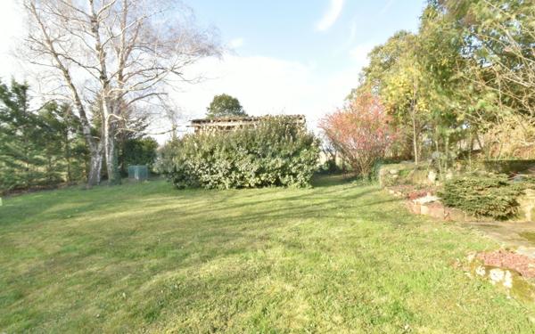 Maison à vendre    6 pièces • 360 m2 Mours-Saint-Eusèbe