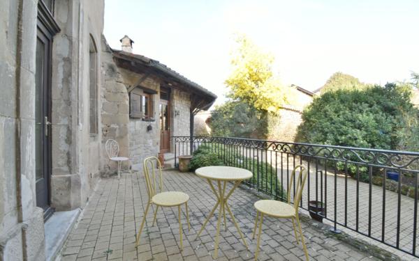 Maison à vendre    6 pièces • 360 m2 Mours-Saint-Eusèbe