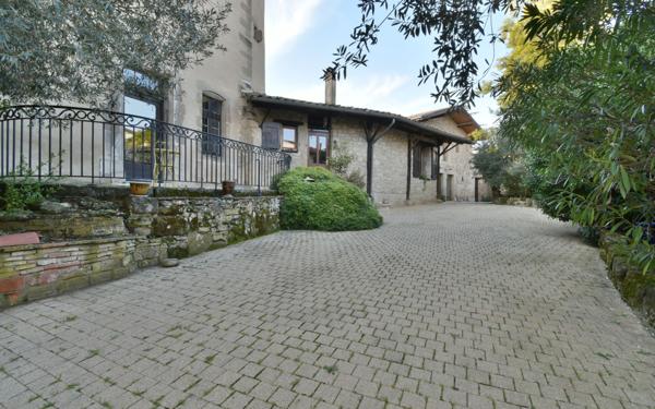 Maison à vendre    6 pièces • 360 m2 Mours-Saint-Eusèbe