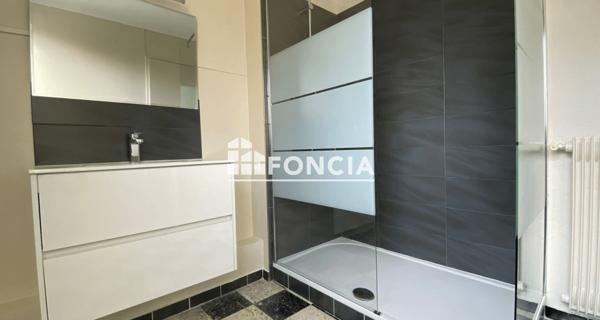 Location Appartement 4 pièces 84.86 m² - Villeneuve-lès-avignon 30400