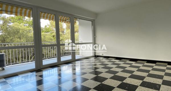 Location Appartement 4 pièces 84.86 m² - Villeneuve-lès-avignon 30400