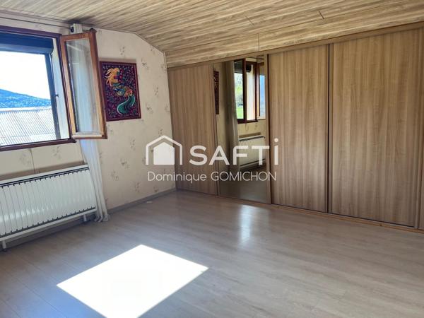 Spacieuse maison sur un terrain plat