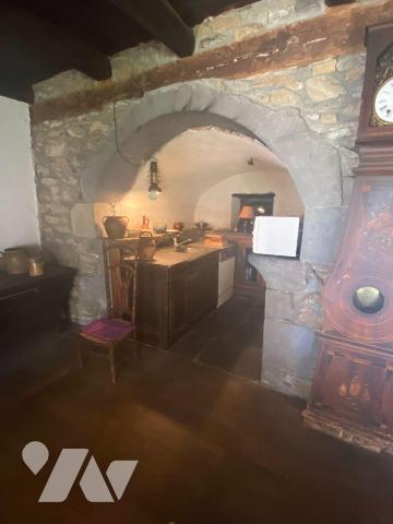 A VENDRE, à proximité de MAURIAC, au coeur d'un beau terrain d'environ 1 hectare, d'un maison a...