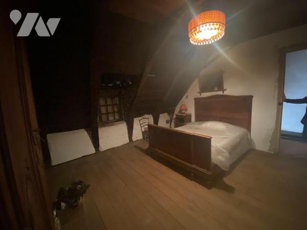 A VENDRE, à proximité de MAURIAC, au coeur d'un beau terrain d'environ 1 hectare, d'un maison a...