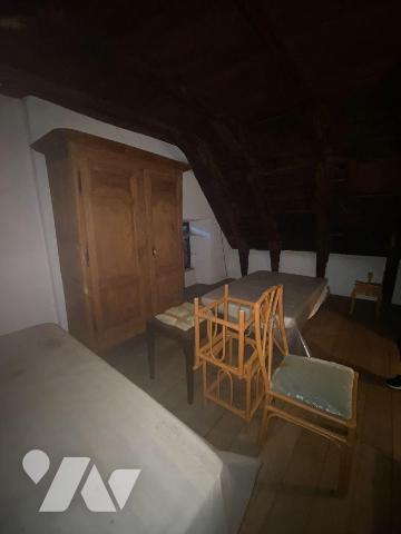 A VENDRE, à proximité de MAURIAC, au coeur d'un beau terrain d'environ 1 hectare, d'un maison a...