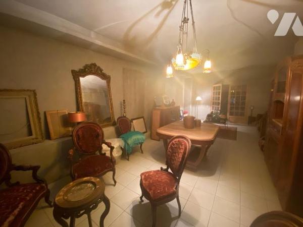 A VENDRE, à proximité de MAURIAC, au coeur d'un beau terrain d'environ 1 hectare, d'un maison a...