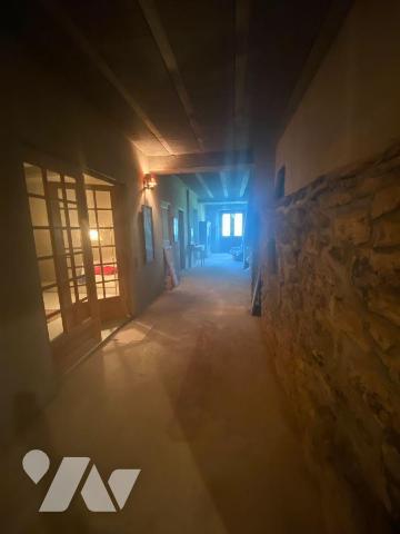 A VENDRE, à proximité de MAURIAC, au coeur d'un beau terrain d'environ 1 hectare, d'un maison a...