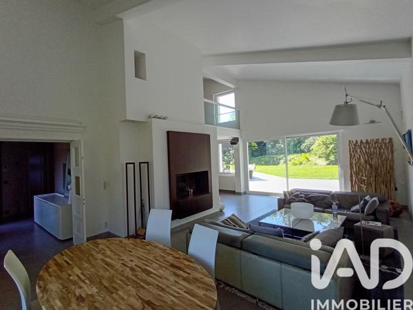Maison à vendre 9 pièces 446,3 m² Besançon