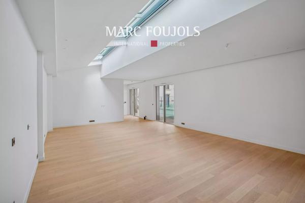 Paris VIII Faubourg Saint Honoré : appartement d’angle de 115 m² avec sa terrasse jardin de 19 m²