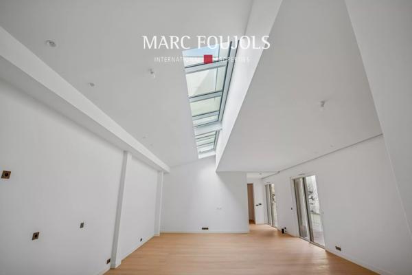 Paris VIII Faubourg Saint Honoré : appartement d’angle de 115 m² avec sa terrasse jardin de 19 m²