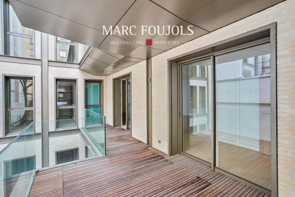 Paris VIII Faubourg Saint Honoré : appartement d’angle de 115 m² avec sa terrasse jardin de 19 m²