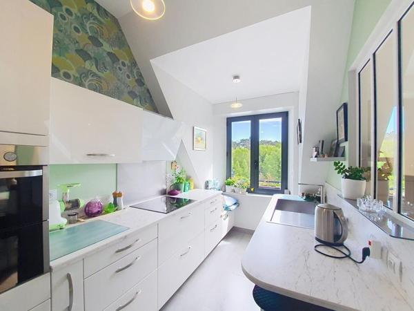 PLOEMEUR : Prestations rares pour ce Duplex de Type T3 de 72 m² avec Garage, Cave et Piscine