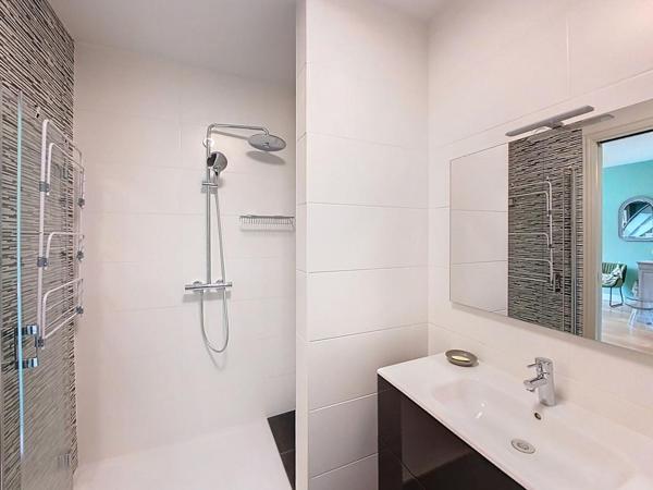 PLOEMEUR : Prestations rares pour ce Duplex de Type T3 de 72 m² avec Garage, Cave et Piscine