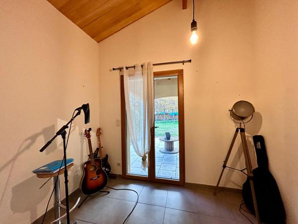 A vendre, superbe maison de plain-pied à BEAURONNE 24400