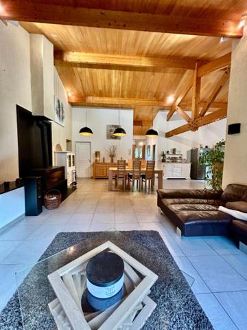 A vendre, superbe maison de plain-pied à BEAURONNE 24400