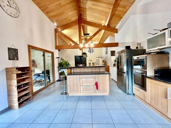 A vendre, superbe maison de plain-pied à BEAURONNE 24400