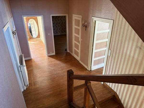 Maison  8 pièce(s)  5 chambre(s)  265 m²