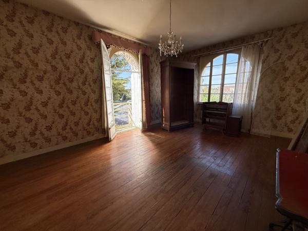 Maison  8 pièce(s)  5 chambre(s)  265 m²