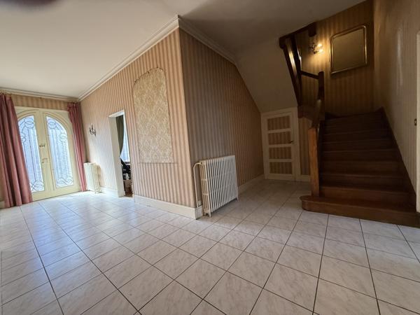 Maison  8 pièce(s)  5 chambre(s)  265 m²
